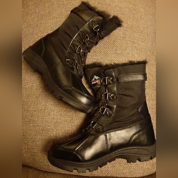 Sz 10 Snow Boots 3M Thinsulate - Picture 1 of 5